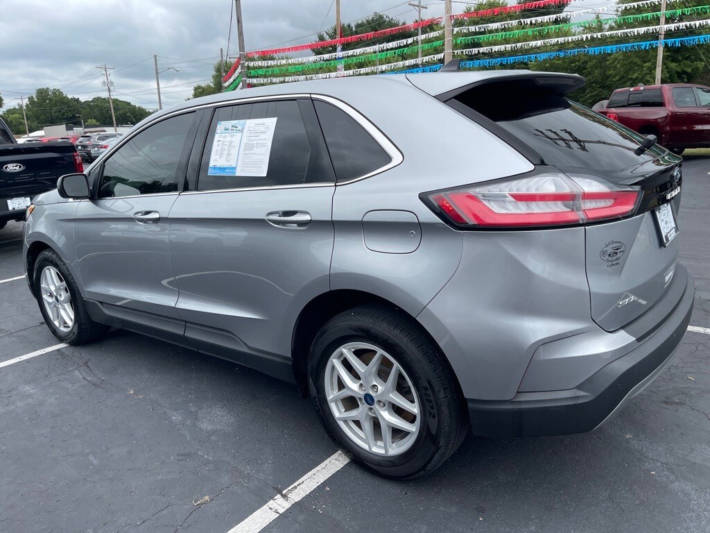 2022 Ford Edge SEL photo 4