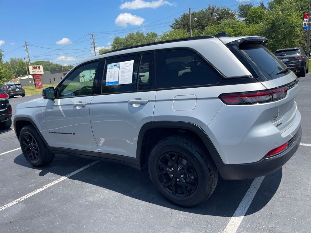 Used 2024 Jeep Grand Cherokee Altitude SUV