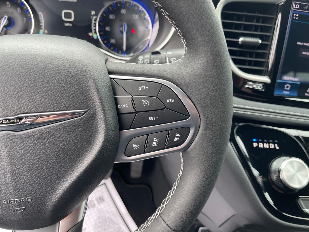 2026 Chrysler Pacifica Select - Photo 16