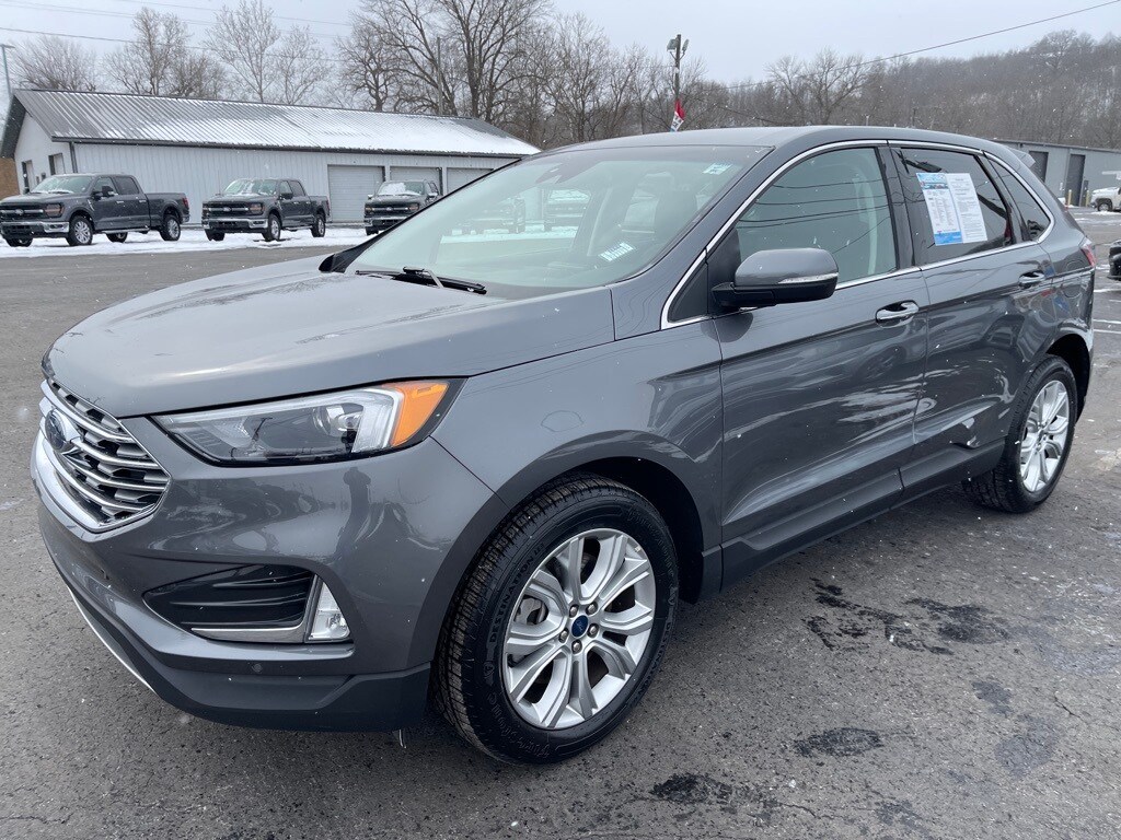 2022 Ford Edge Titanium photo 2