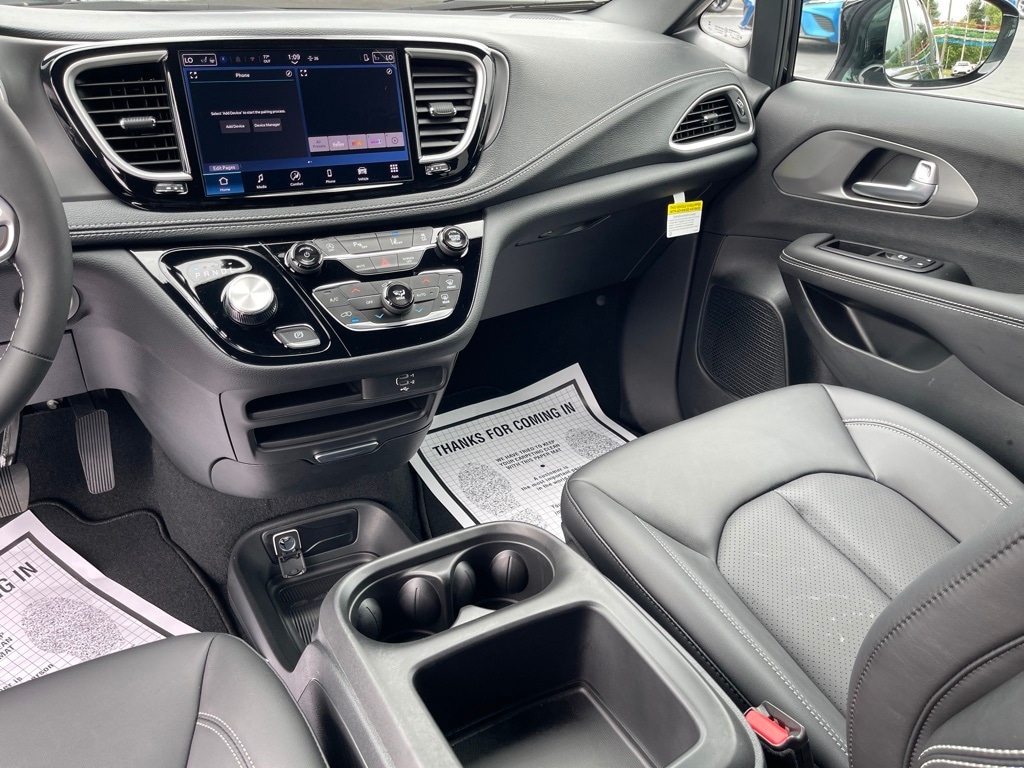 2026 Chrysler Pacifica Select - Photo 20