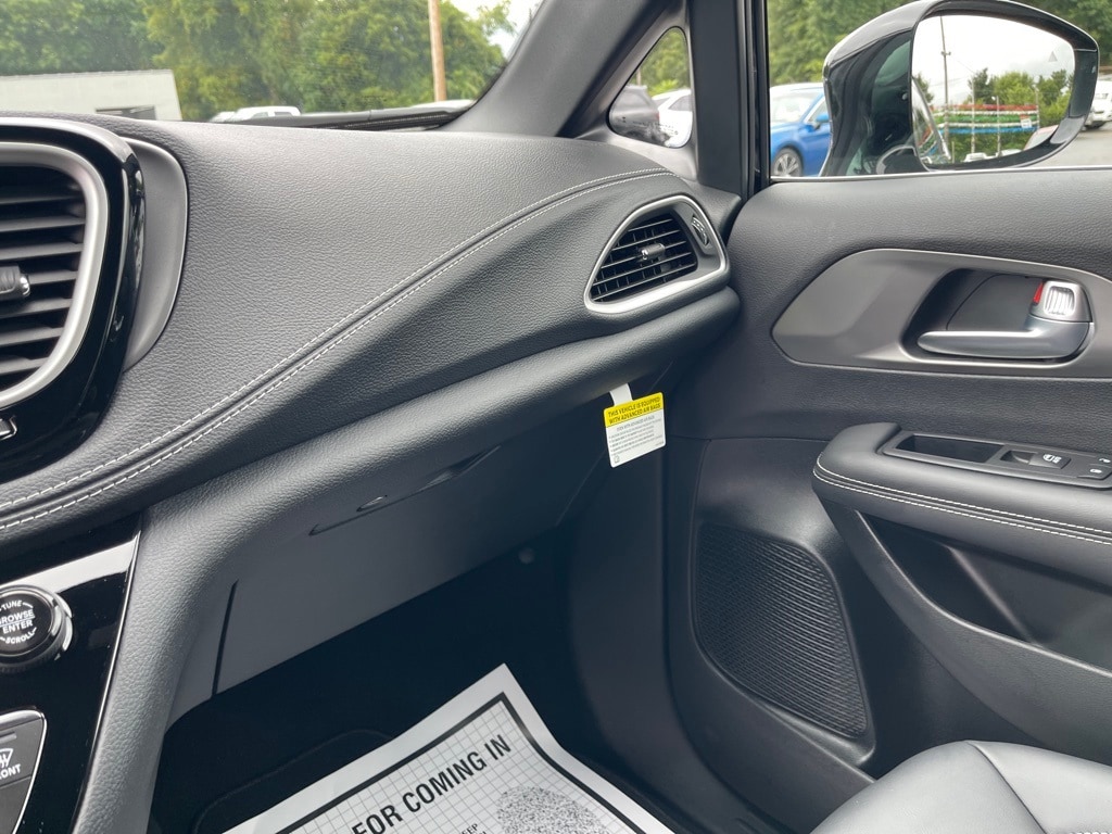 2026 Chrysler Pacifica Select - Photo 26