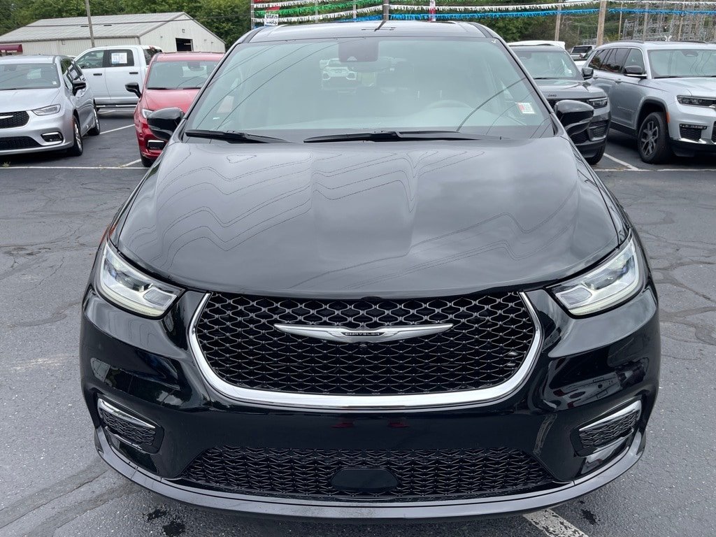 2026 Chrysler Pacifica Select - Photo 5