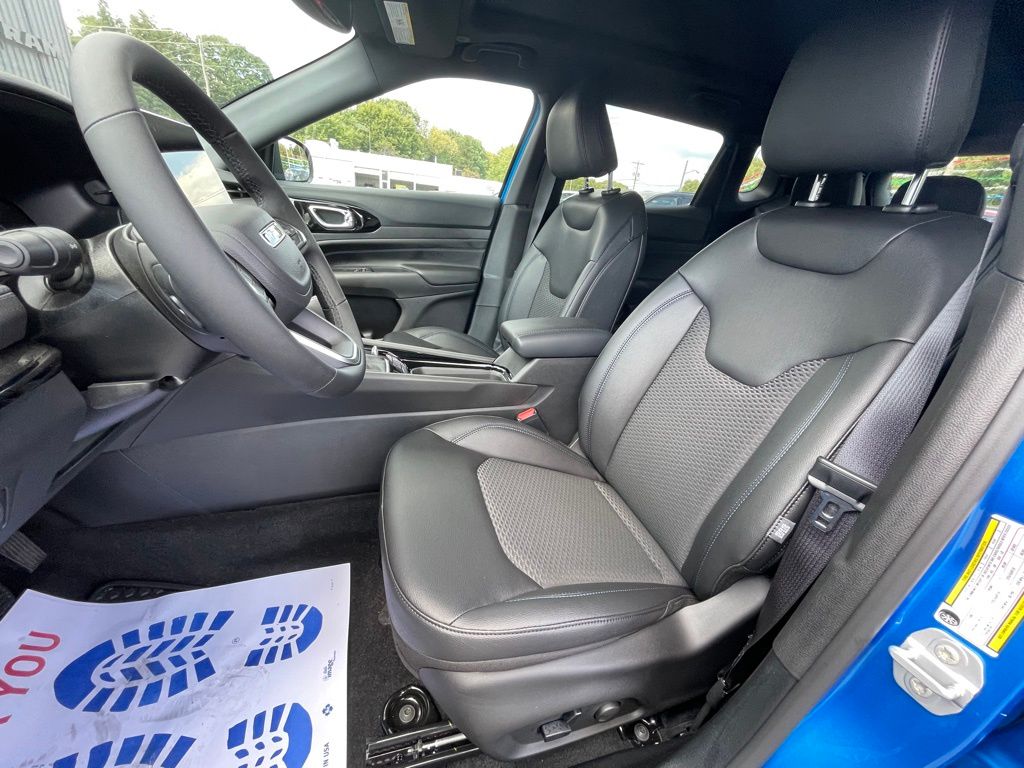 2025 Jeep Compass Latitude - Photo 12