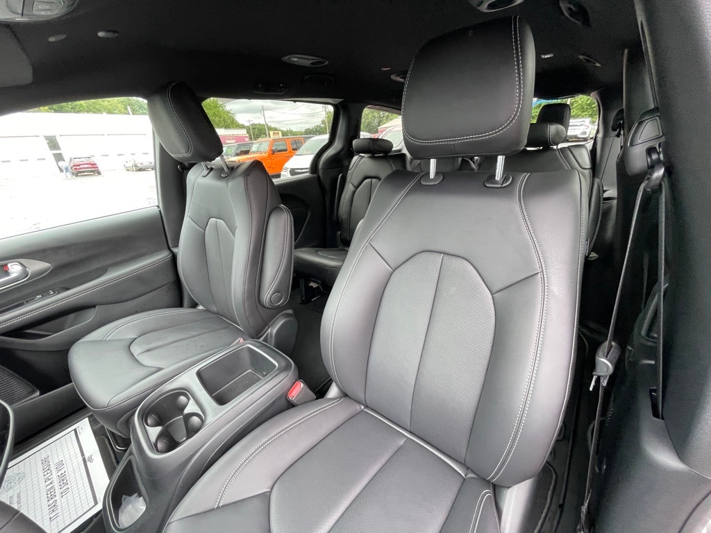2026 Chrysler Pacifica Select - Photo 17