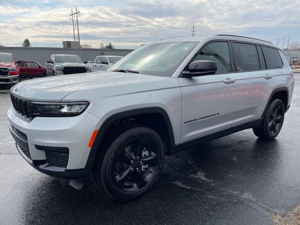2025 Jeep Grand Cherokee L photo 2