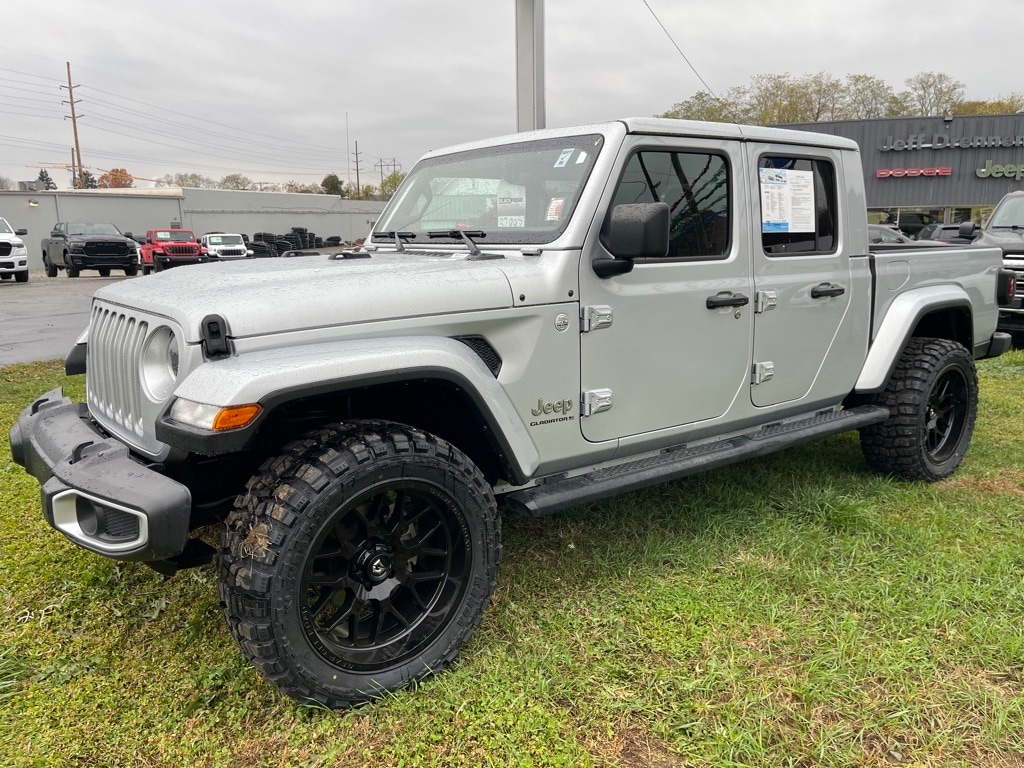Used 2023 Jeep Gladiator Overland Truck