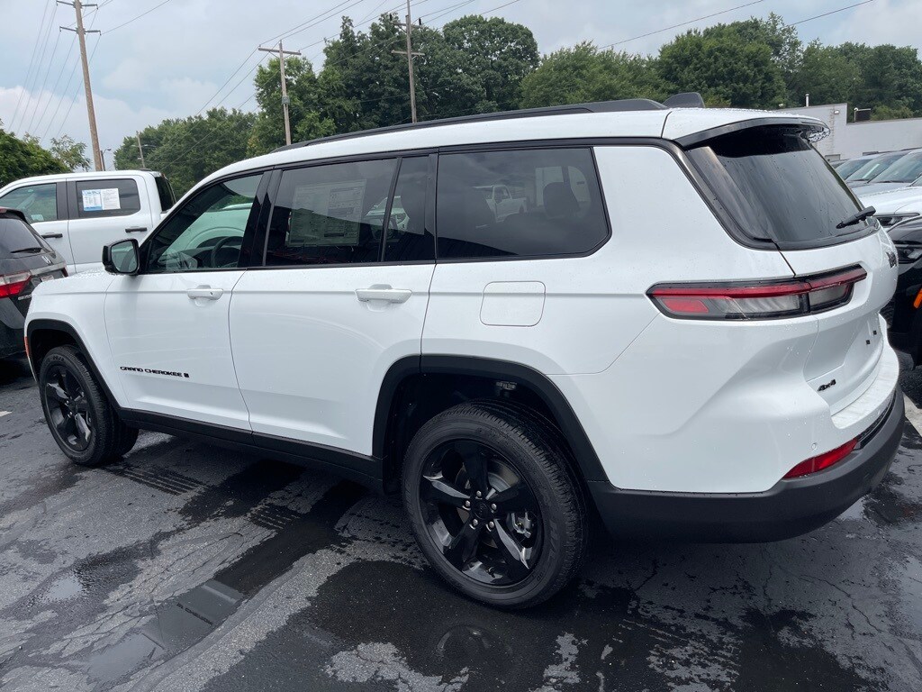 2025 Jeep Grand Cherokee Altitude photo 4