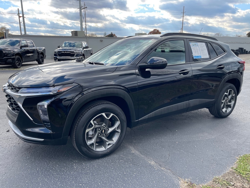 Used 2024 Chevrolet Trax LT SUV