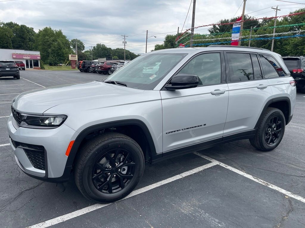 New 2026 Jeep Grand Cherokee LAREDO ALTITUDE 4X4 Sport Utility