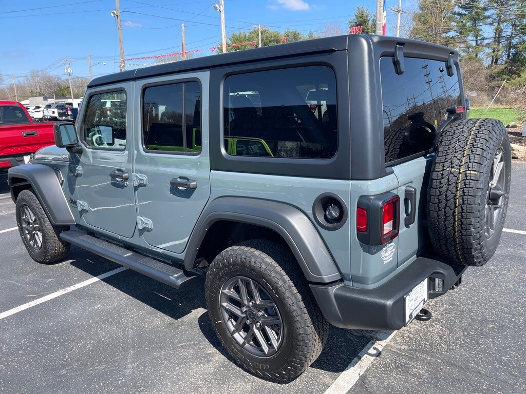2025 Jeep Wrangler Sport S photo 4