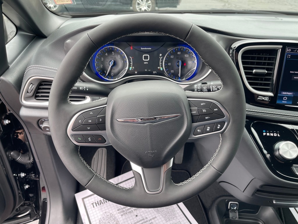 2026 Chrysler Pacifica Select - Photo 14