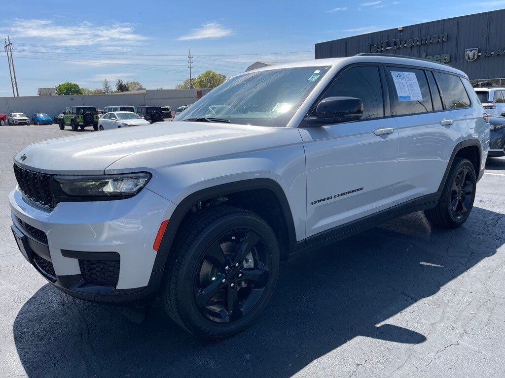 2022 Jeep Grand Cherokee L photo 2