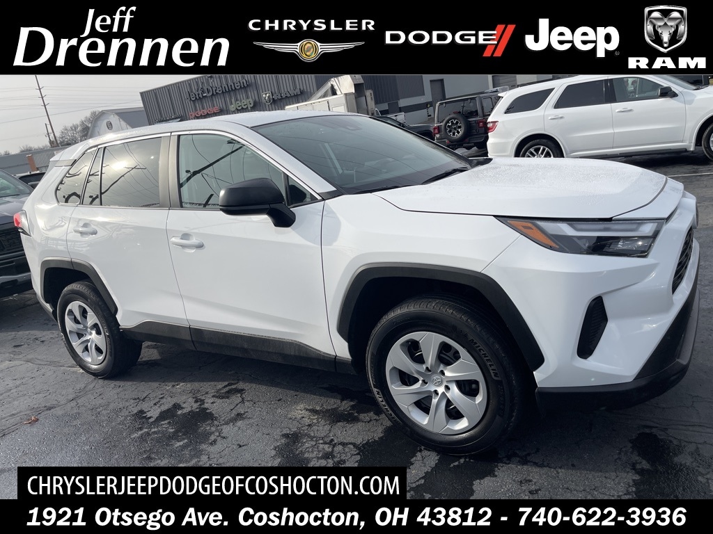 2024 Toyota RAV4 LE's photo