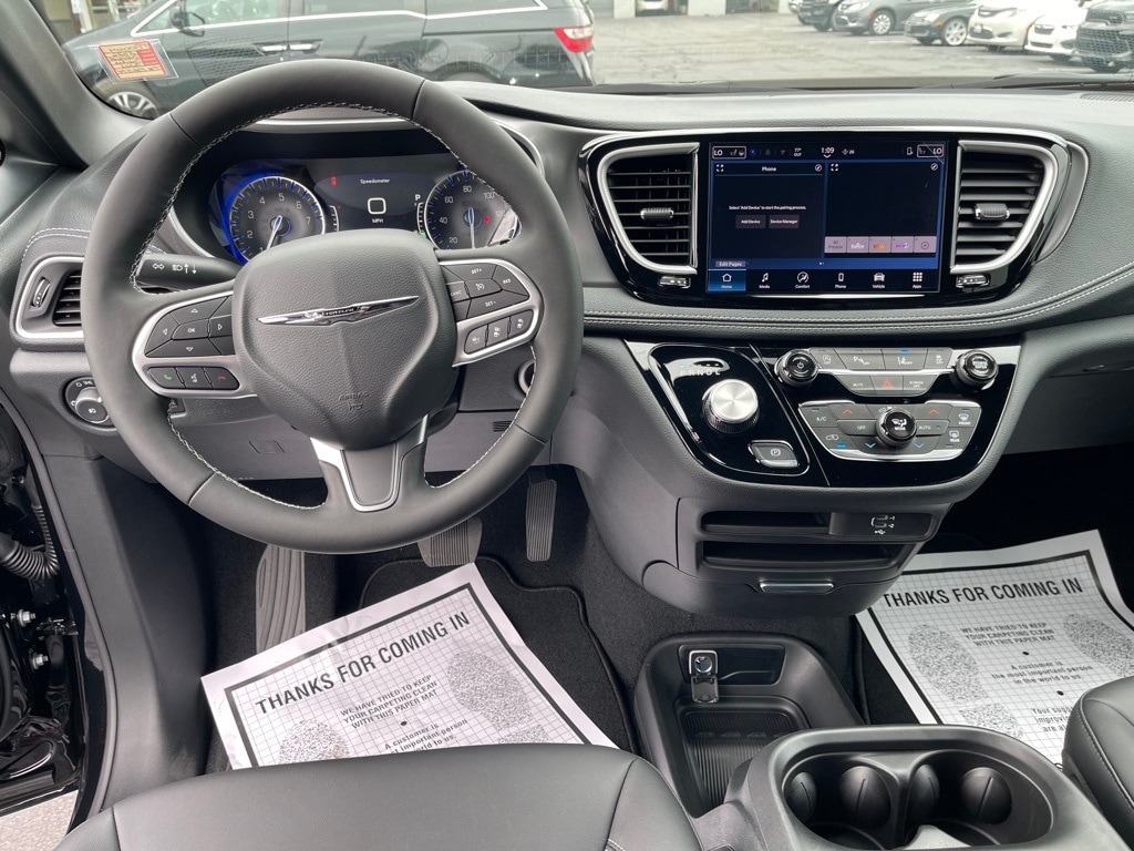 2026 Chrysler Pacifica Select - Photo 13