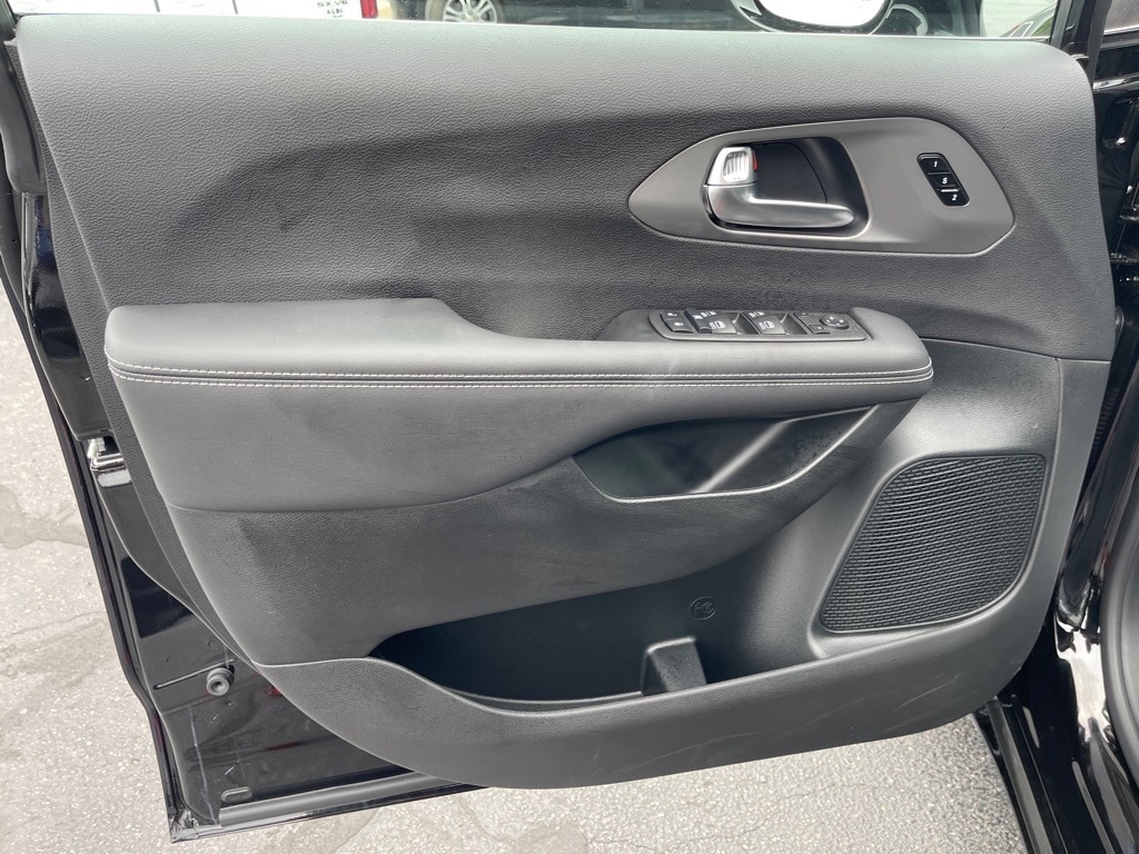 2026 Chrysler Pacifica Select - Photo 21
