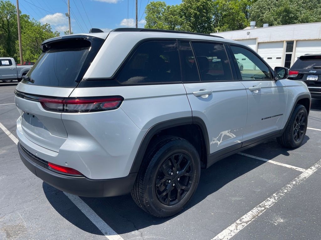 Used 2024 Jeep Grand Cherokee Altitude SUV