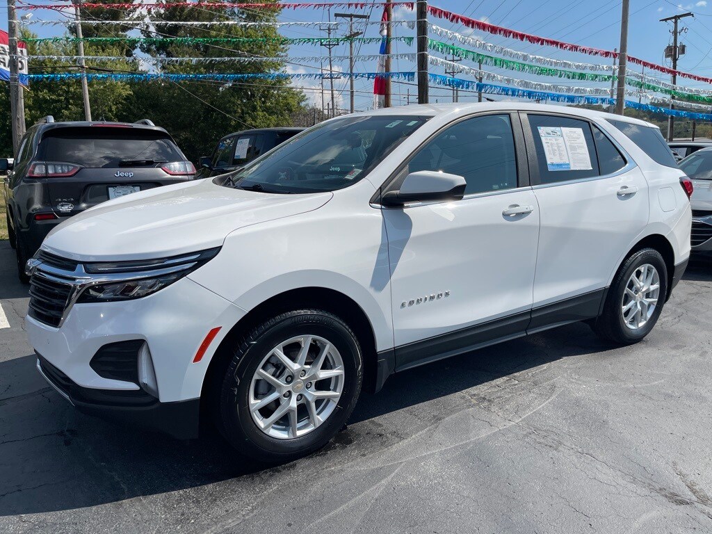 2022 Chevrolet Equinox LT photo 2