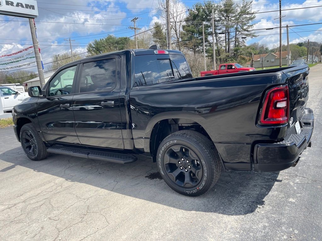 New 2026 Ram 1500 EXPRESS CREW CAB 4X4 5'7 BOX Pickup