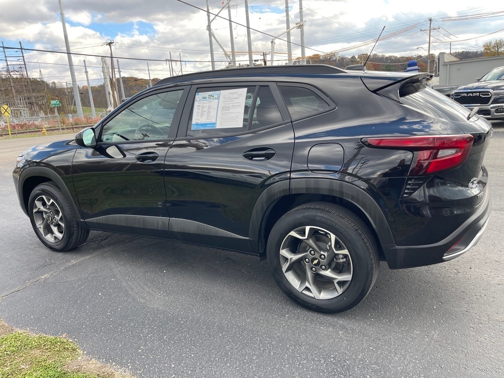Used 2024 Chevrolet Trax LT SUV