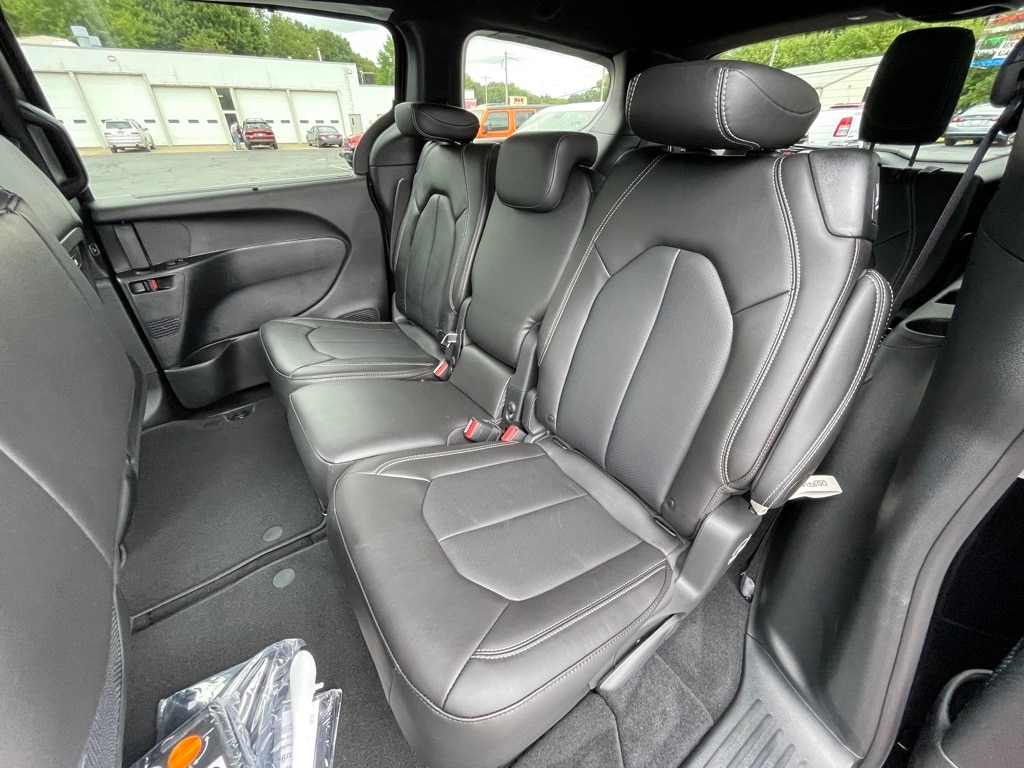 2026 Chrysler Pacifica Select - Photo 18