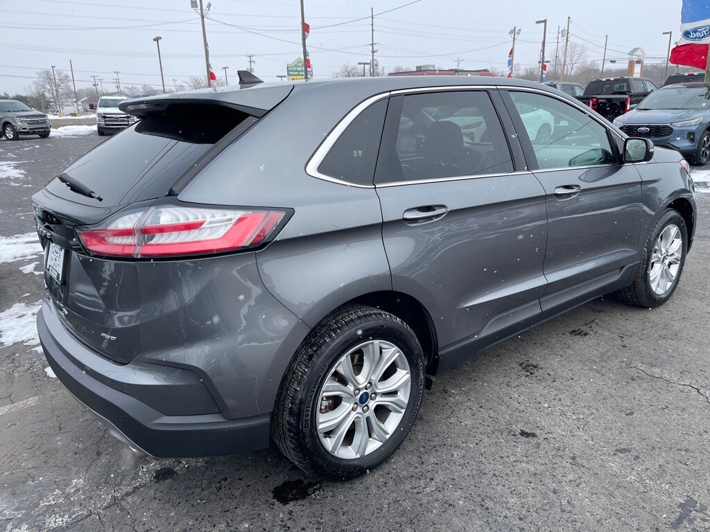 2022 Ford Edge Titanium photo 3