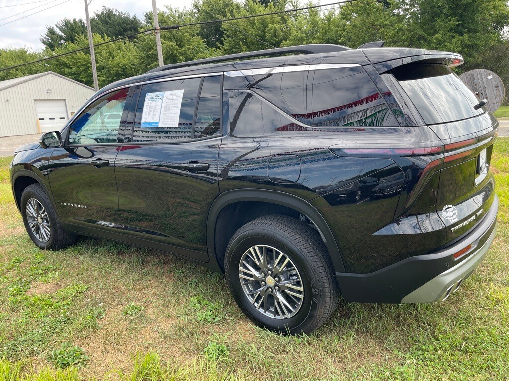 2025 Chevrolet Traverse photo 4