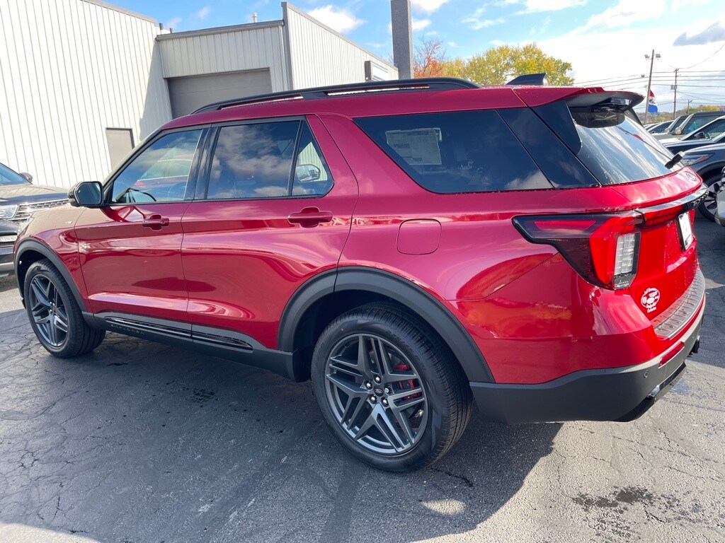 2026 Ford Explorer ST-Line photo 4