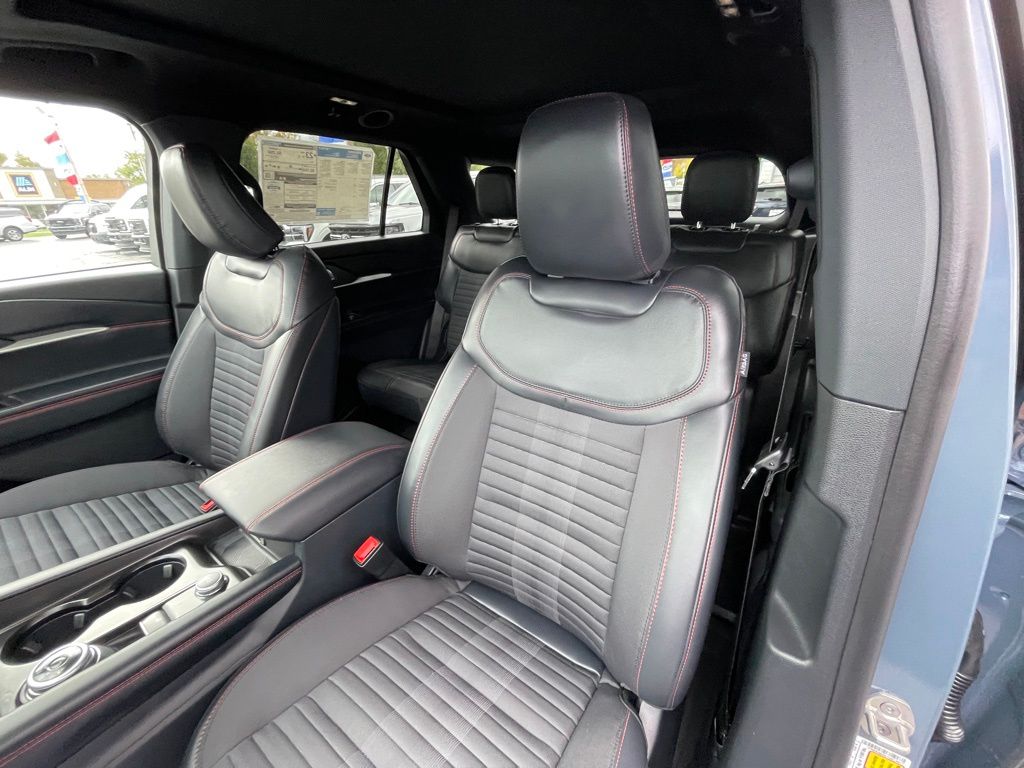 2026 Ford Explorer ST-Line - Photo 17