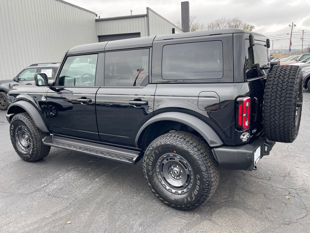 2025 Ford Bronco Outer Banks photo 4