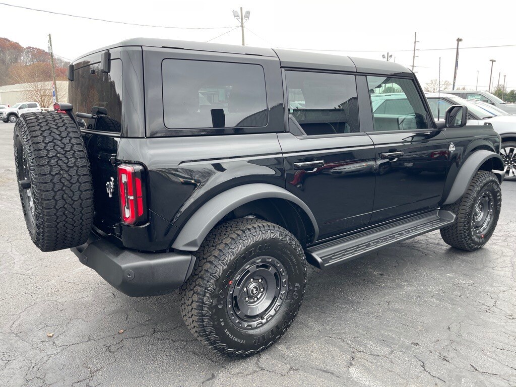 2025 Ford Bronco Outer Banks photo 3
