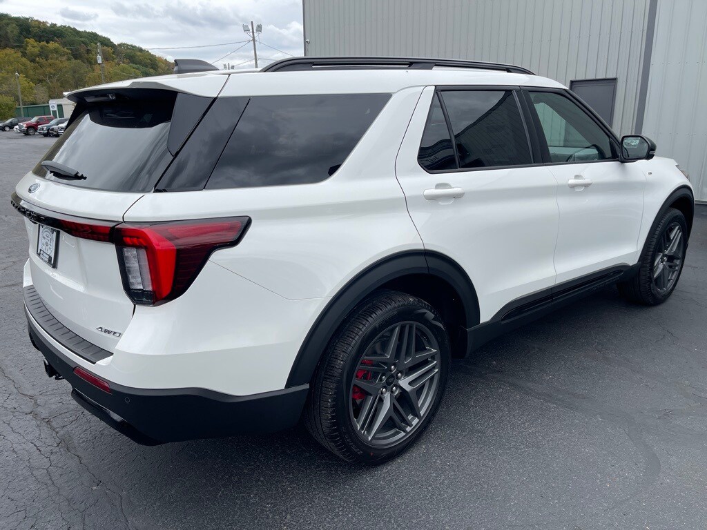 2025 Ford Explorer ST-Line photo 3