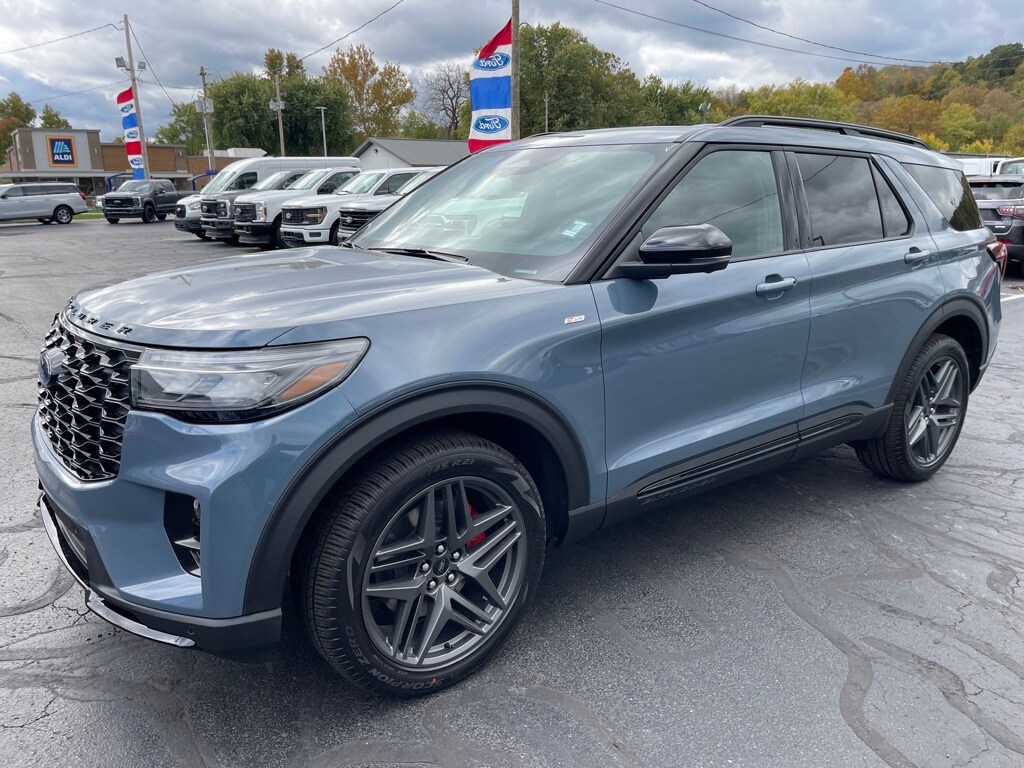 2026 Ford Explorer ST-Line photo 2