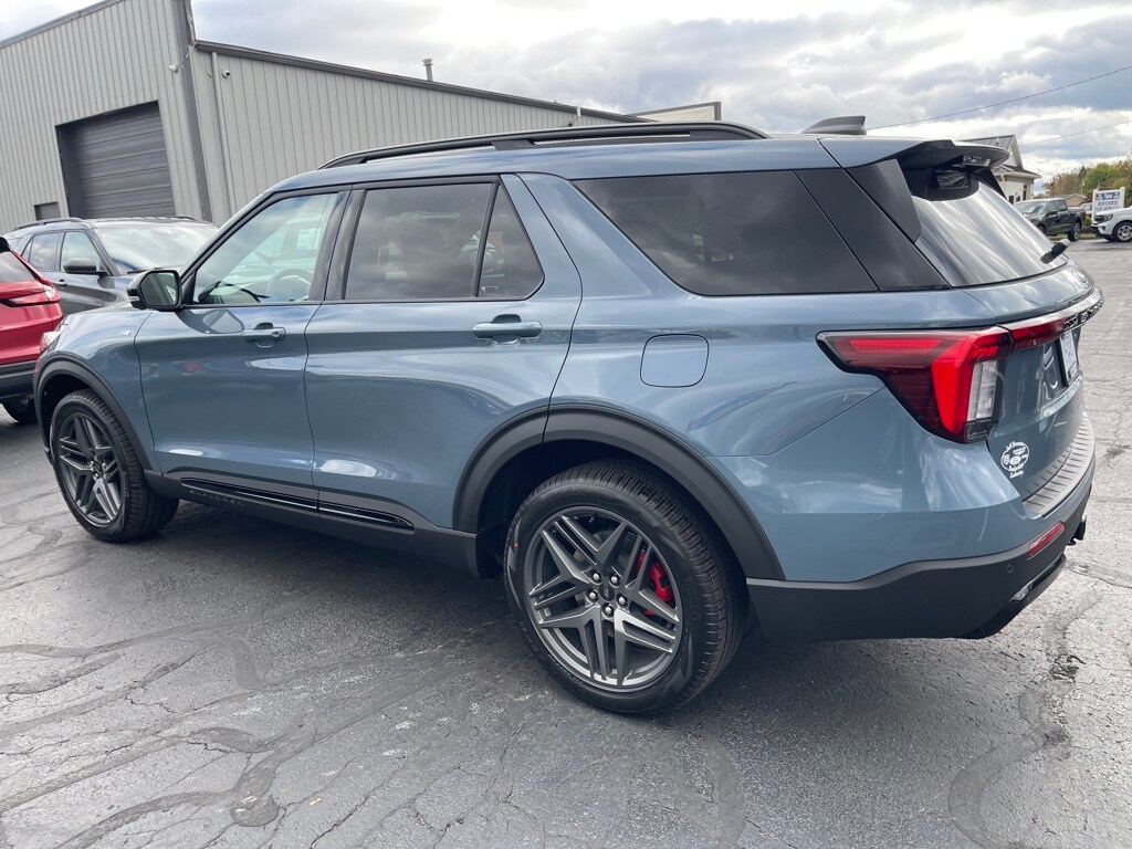 2026 Ford Explorer ST-Line photo 3