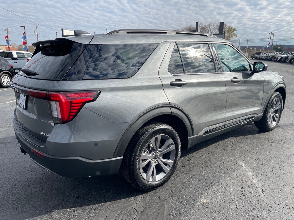 2026 Ford Explorer photo 3