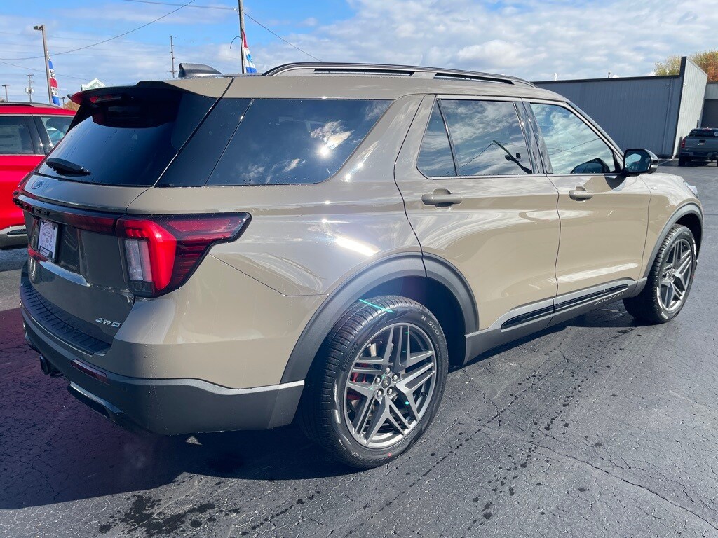 2026 Ford Explorer ST-Line photo 3