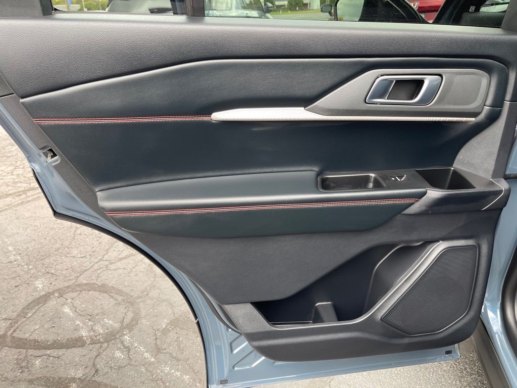 2026 Ford Explorer ST-Line - Photo 21