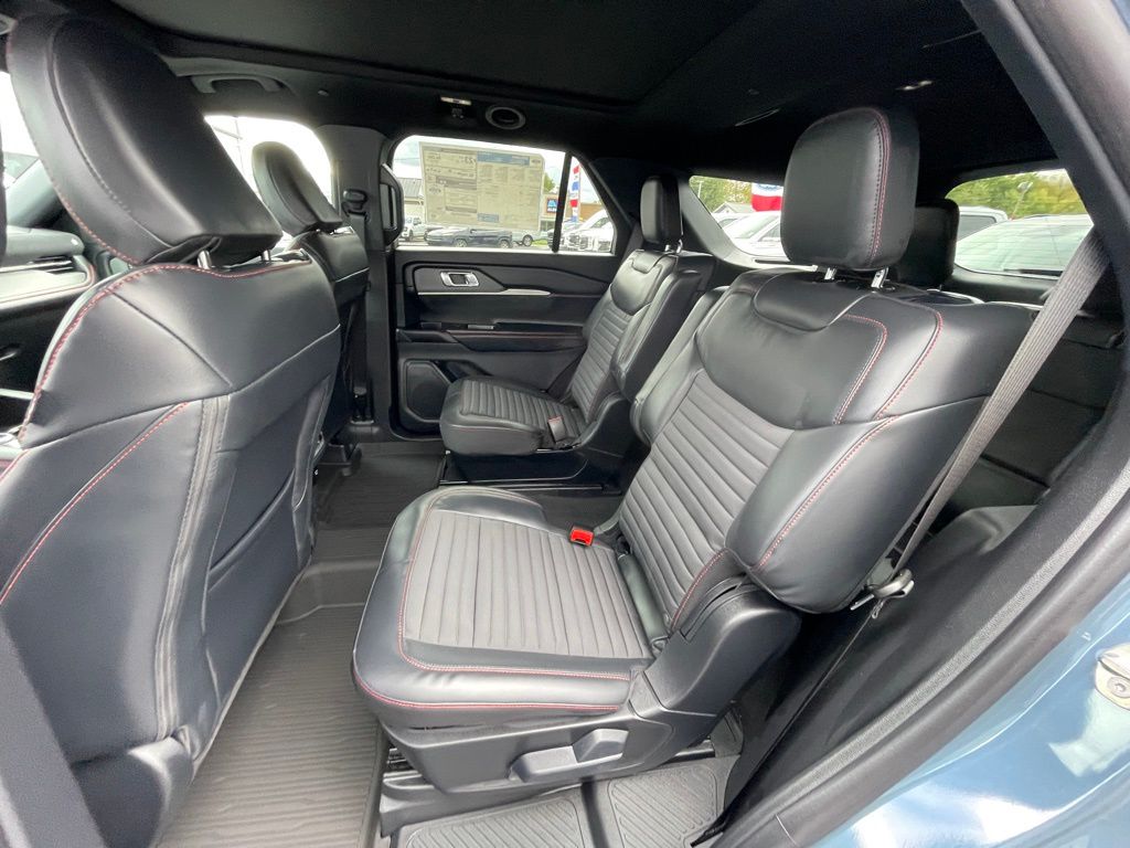 2026 Ford Explorer ST-Line - Photo 18