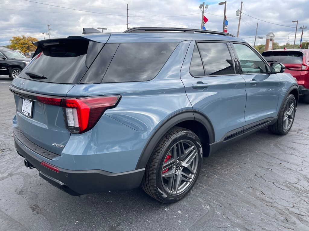 2026 Ford Explorer ST-Line photo 2