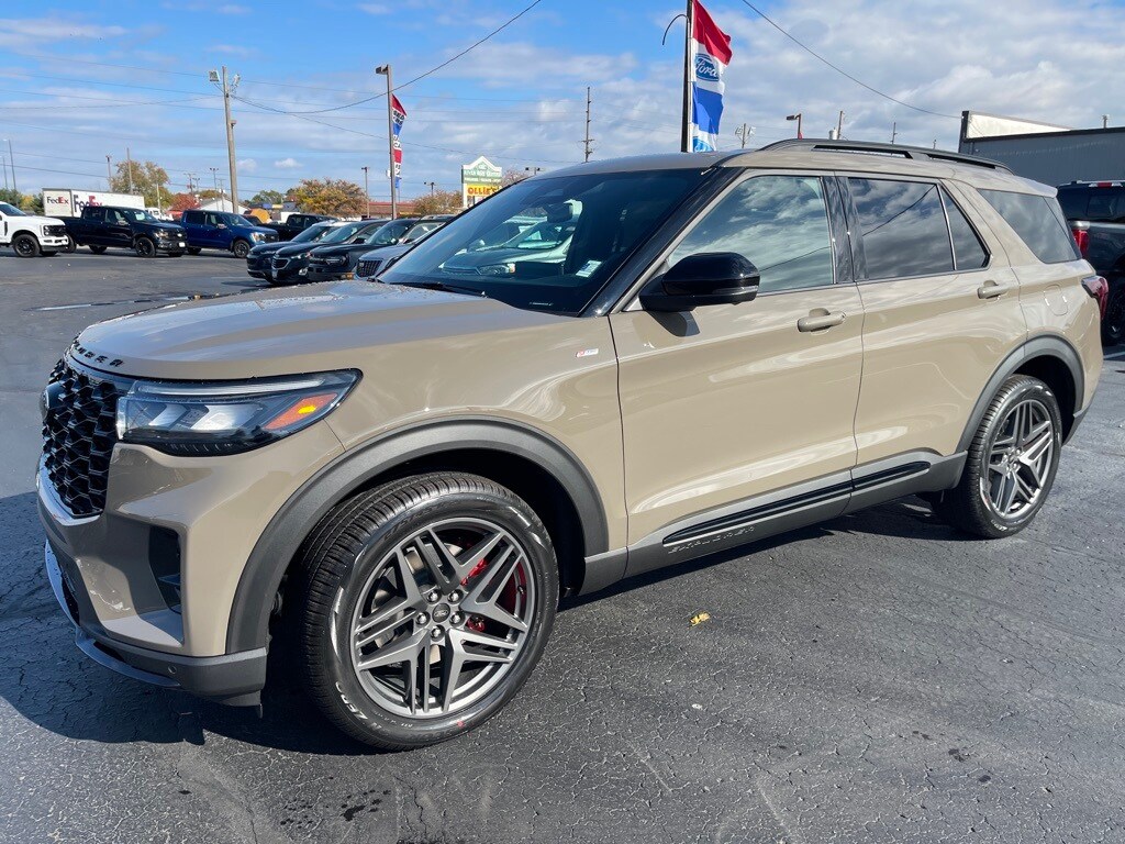 2026 Ford Explorer ST-Line photo 2