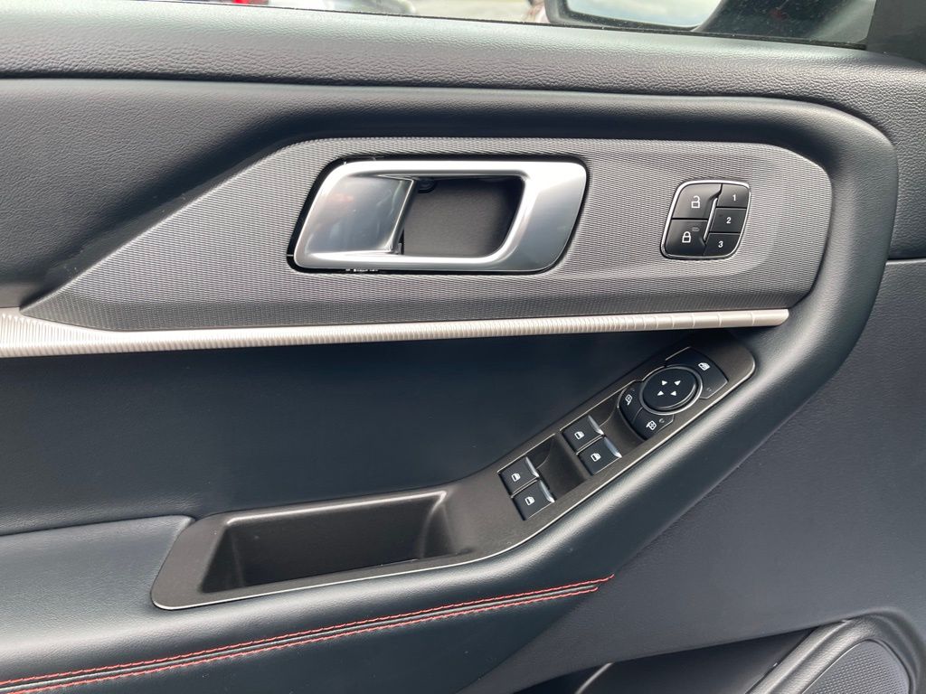 2026 Ford Explorer ST-Line - Photo 23