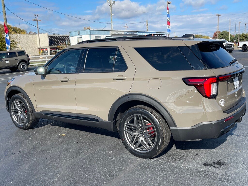 2026 Ford Explorer ST-Line photo 4