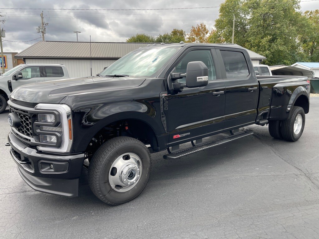 2026 Ford F-350 photo 2