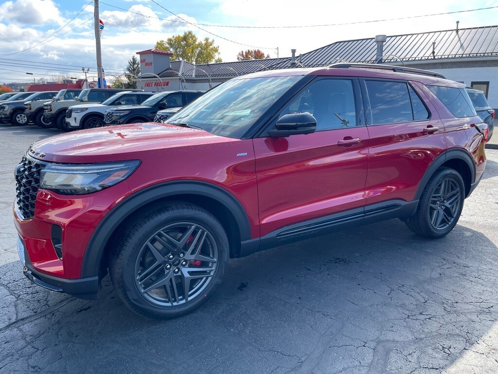 2026 Ford Explorer ST-Line photo 2