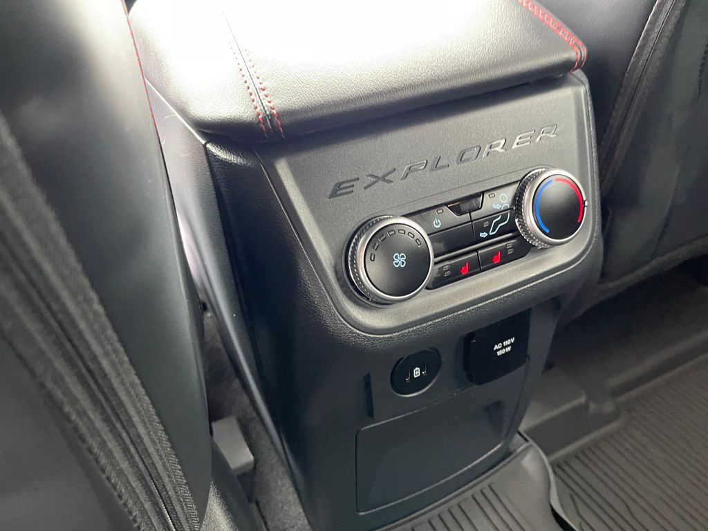 2026 Ford Explorer ST-Line - Photo 24