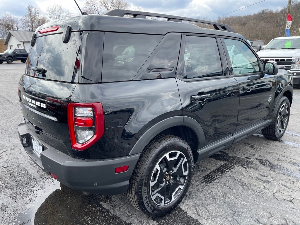 2024 Ford Bronco Sport Outer Banks photo 3