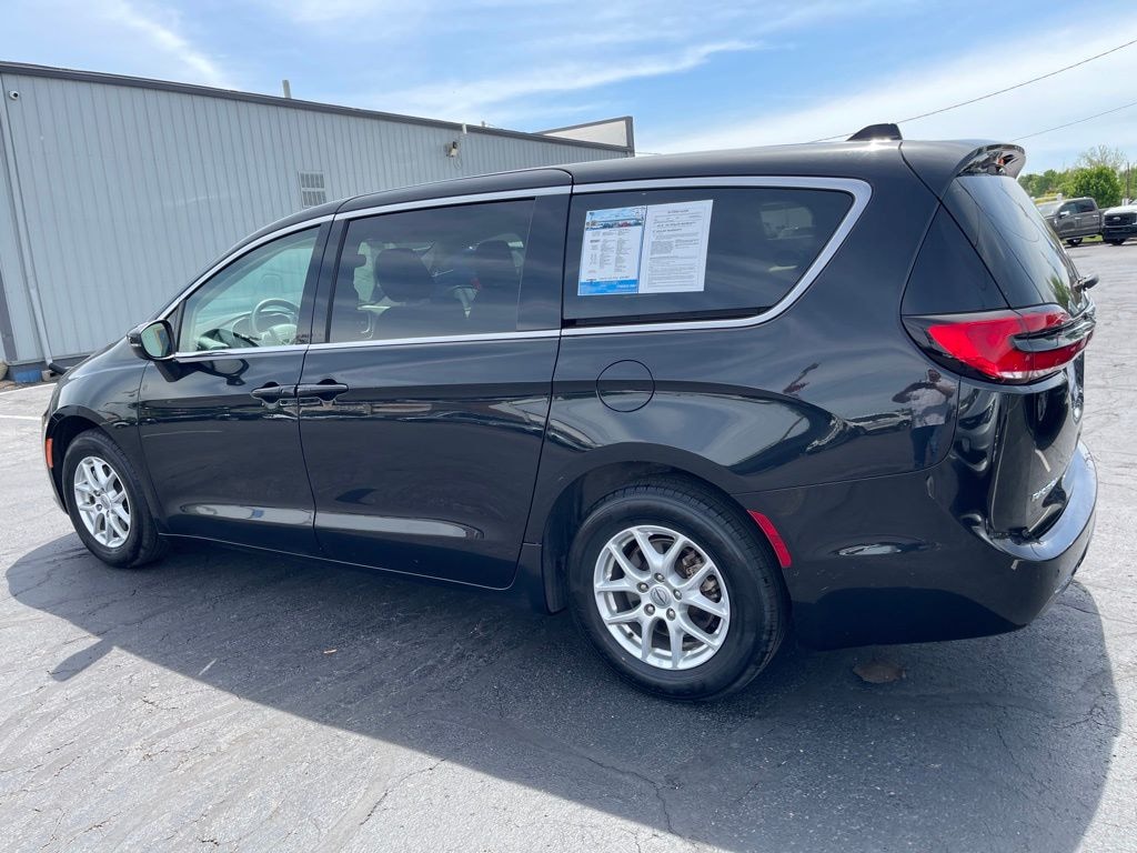 Used 2023 Chrysler Pacifica Touring L Minivan/Van
