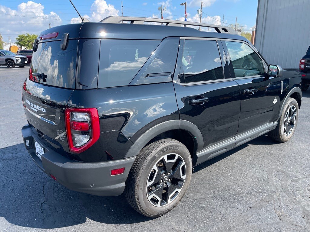 2023 Ford Bronco Sport Outer Banks photo 3