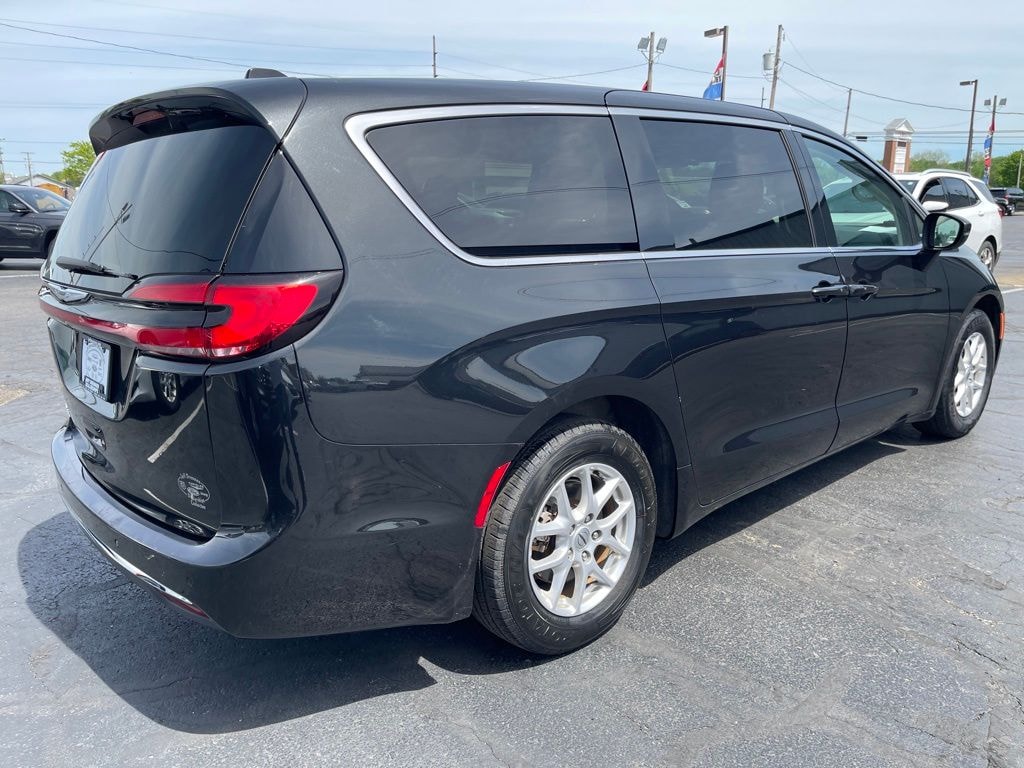 Used 2023 Chrysler Pacifica Touring L Minivan/Van