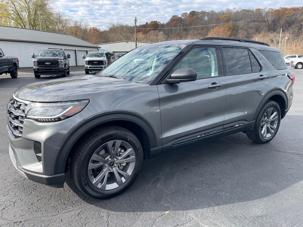 2026 Ford Explorer photo 2